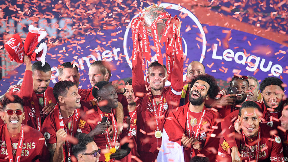 Liverpool werd vorig seizoen landskampioen. Ze vieren hun overwinning op de foto.