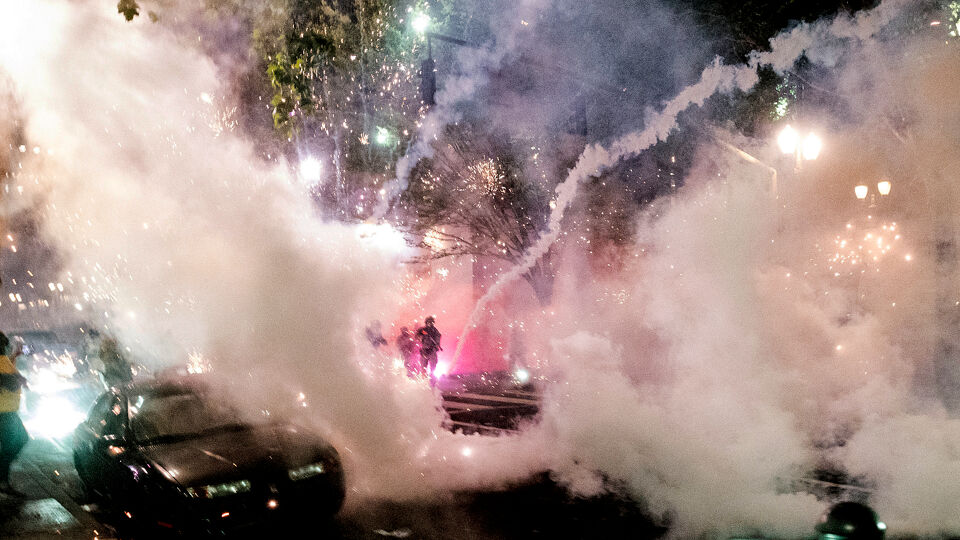 Rook vult de lucht in Portland wanneer federale agenten de BLM-protesten proberen te onderdrukken