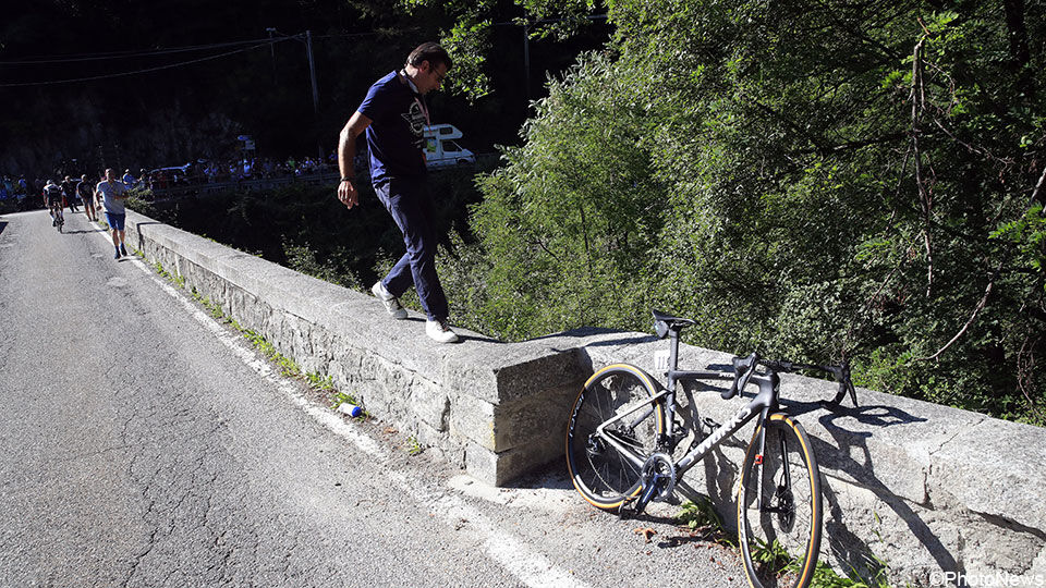 De plek waar Remco Evenepoel zwaar ten val kwam in de Ronde van Lombardije.