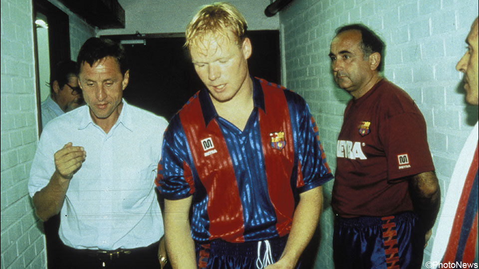 Ronald Koeman als Barcelona-speler, samen met Johan Cruijff.
