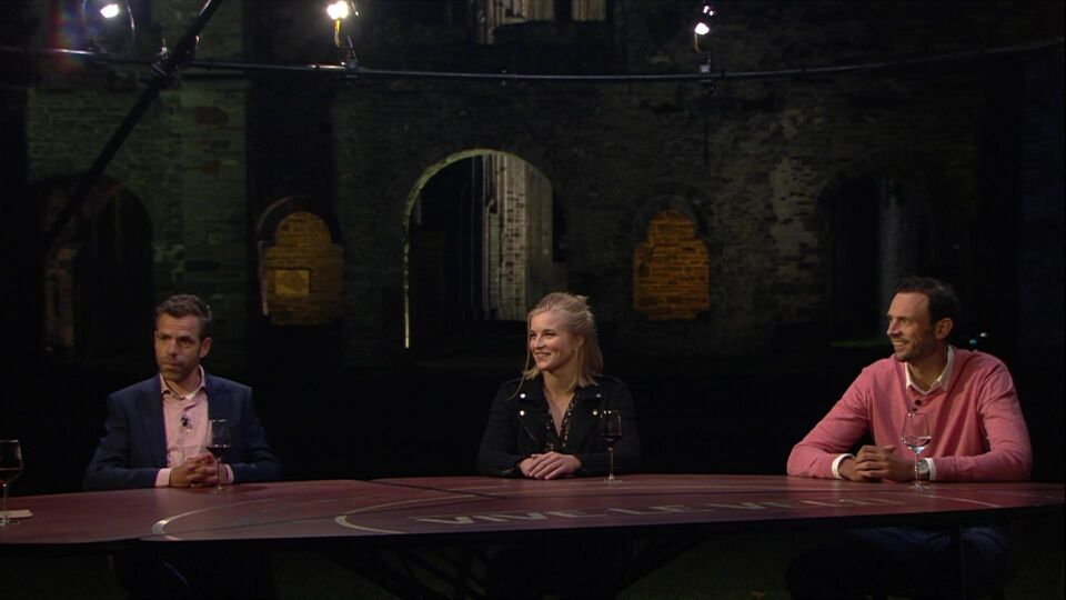 Bram Tankink, Hanne Mestdagh en Thomas Van Den Spiegel aan de tafel in Vive le Vélo.