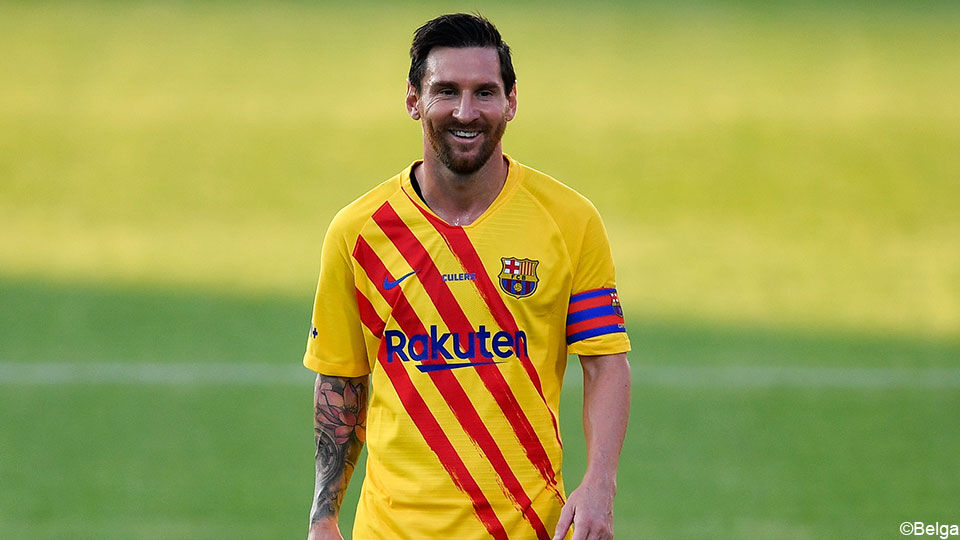 Lionel Messi met zijn aanvoerdersband.