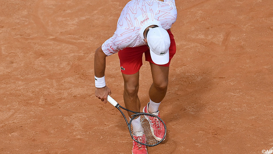 Djokovic sloeg uit frustratie zijn tennisracket kapot op de Italiaanse gravel.
