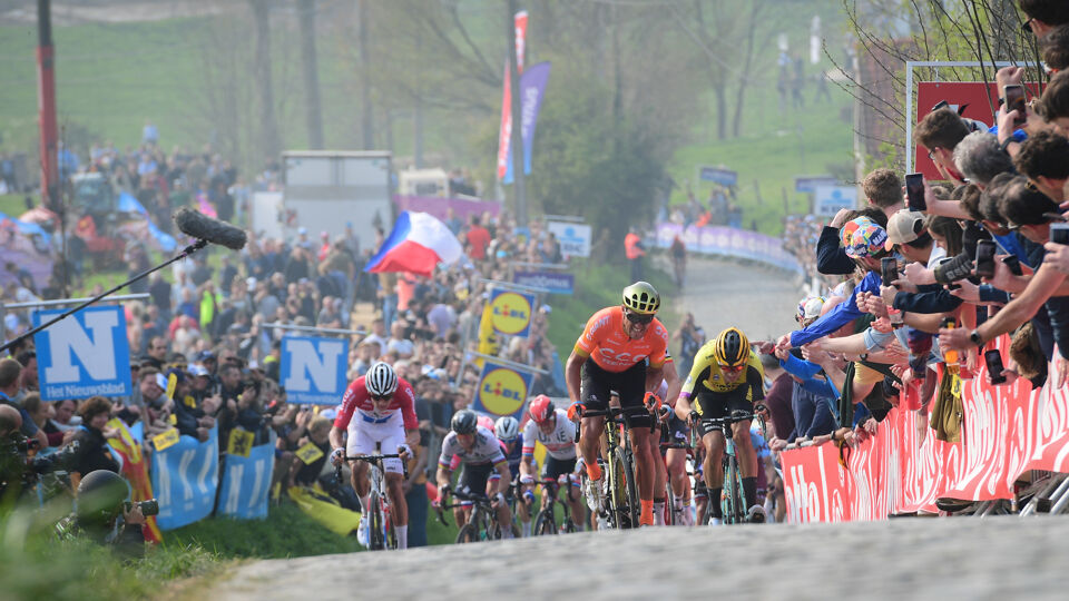 Van Avermaet zag vanop de eerste rij hoe de grote 3 de koers veranderden.