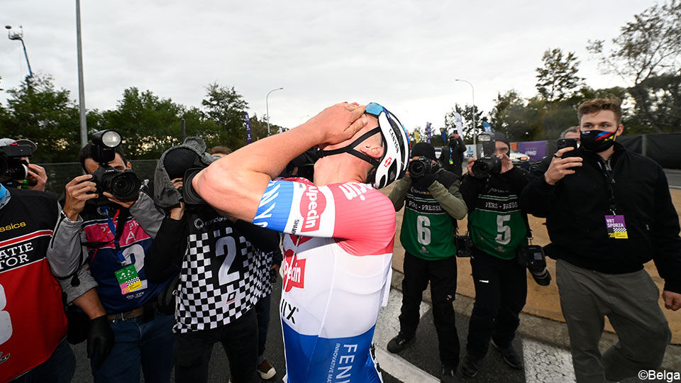 Mathieu van der Poel kan het niet geloven, maar hij heeft wel degelijk de Ronde van Vlaanderen gewonnen.