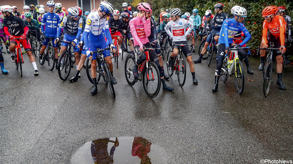 In de Giro protesteerden de renners tegen de te lange etappe naar Asti.