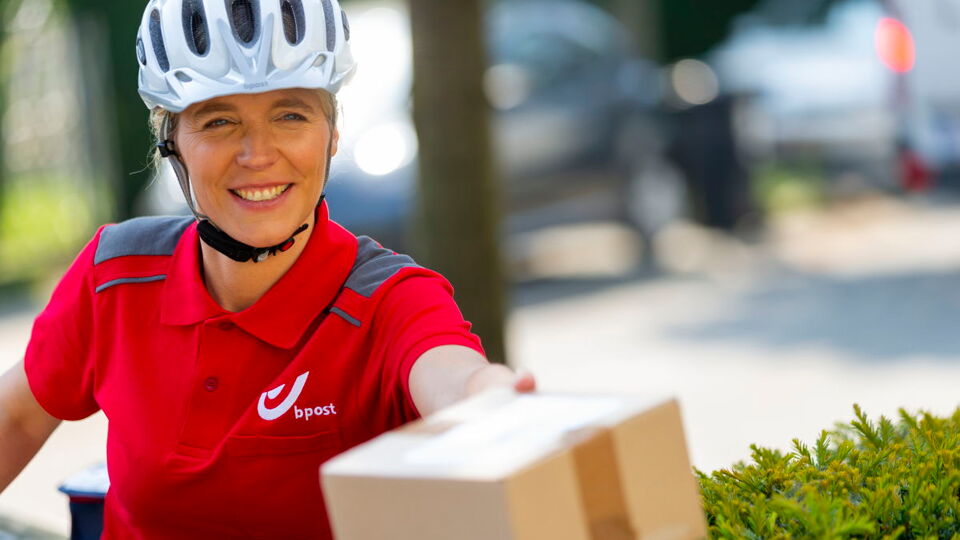 vruchten Omtrek Weg huis Je pakketje terugsturen via je postbode? Na positieve proefperiode kan het  binnenkort wellicht in heel België | VRT NWS: nieuws