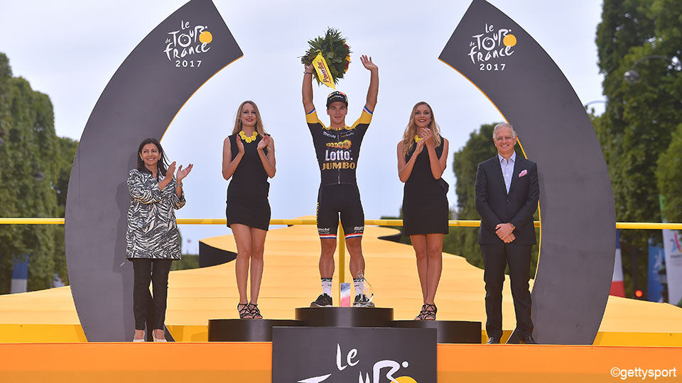 Dylan Groenewegen op podium Tour de France