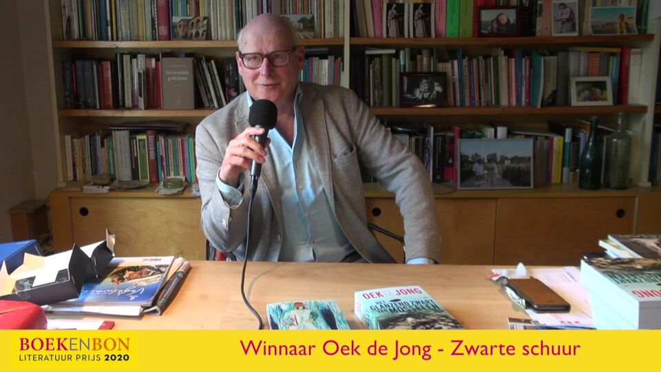 Oek de Jong wint Boekenbon Literatuurprijs met roman "Zwarte schuur