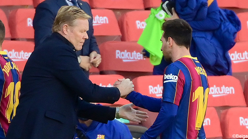 Koeman en Messi doen een handshake