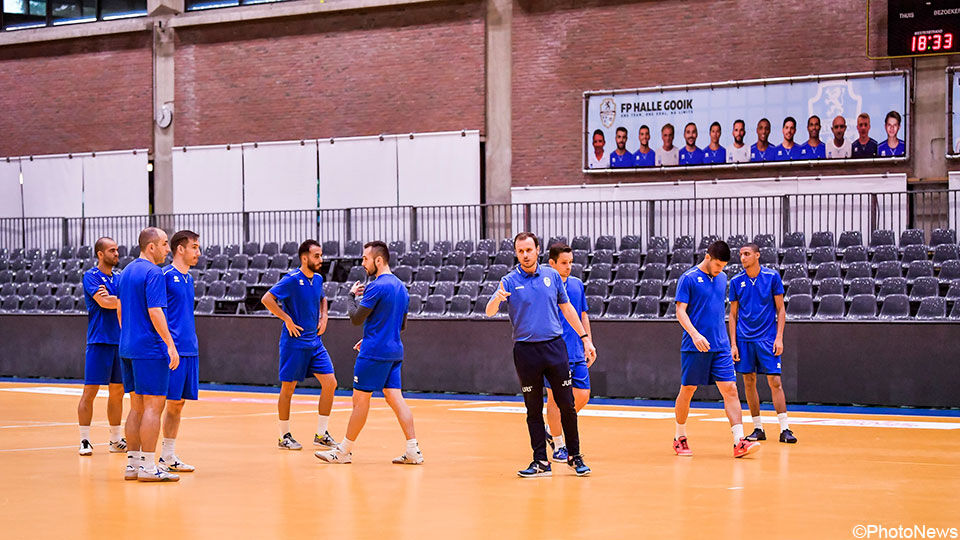 Onder meer de sporthal van Futsalclub Halle-Gooik worden maandenlang ingepalmd voor vaccinaties.