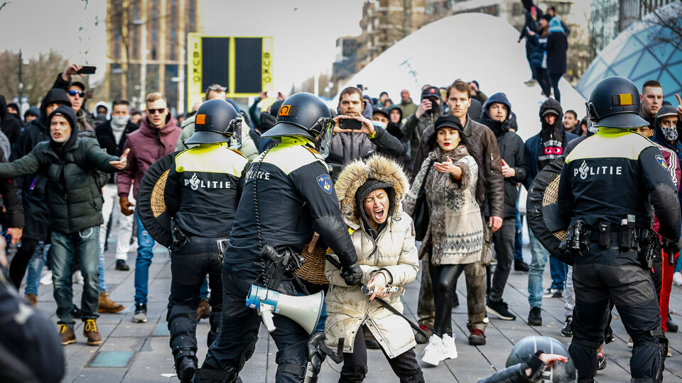 Opnieuw Rellen In Verschillende Nederlandse Steden, 184 Mensen Opgepakt ...