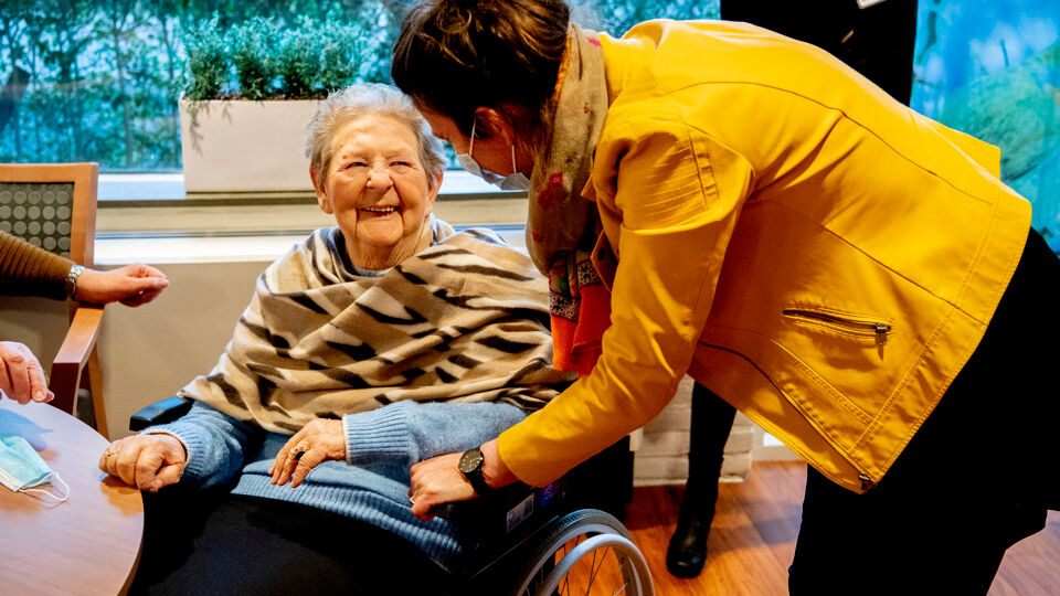 Health Ministers Ok Astrazeneca Vaccine For Over 55s Vrt Nws News