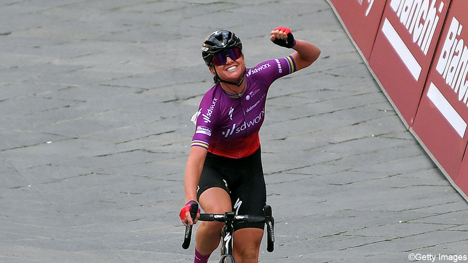 Chantal van den Broek-Blaak bereikte als eerste het Piazza del Campo.