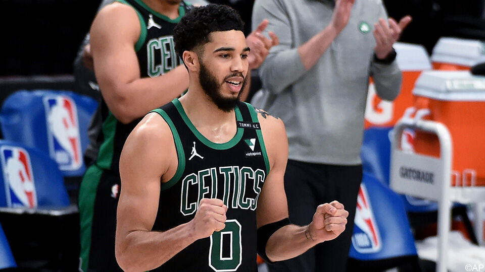 Jayson Tatum trok de Boston Celtics over de streep.