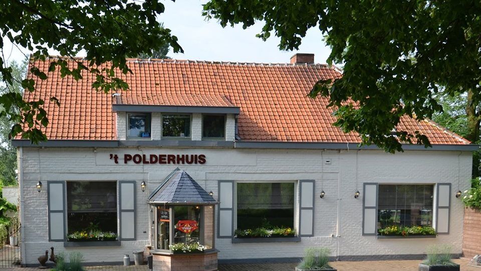 Restaurant dat borden terugvroeg aan klanten, krijgt er 500 cadeau voor de heropening | VRT NWS