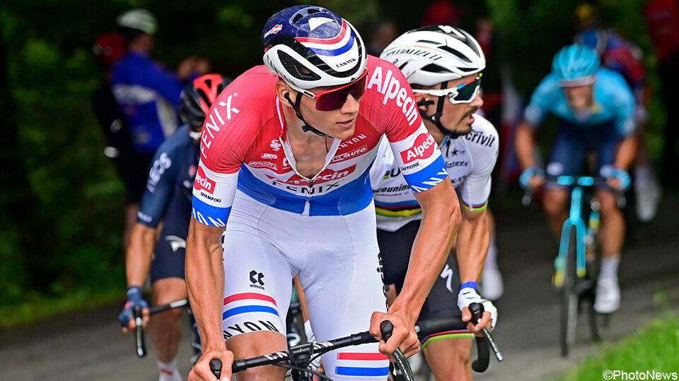 Mathieu van der Poel is voorlopig de grote man in de Ronde van Zwitserland.