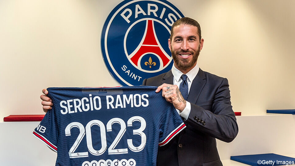 Sergio Ramos zal voortaan het shirt van PSG dragen. 