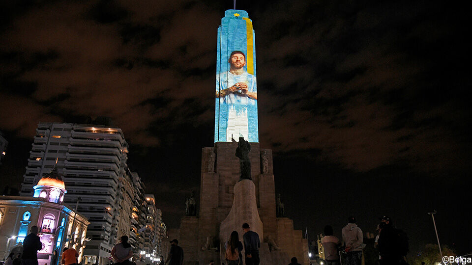 Messi wordt afgebeeld op het 'Monumento a la Bandera'. 