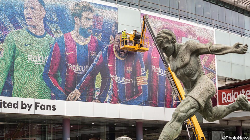 De afbeelding van Messi prijkt niet langer op Camp Nou.