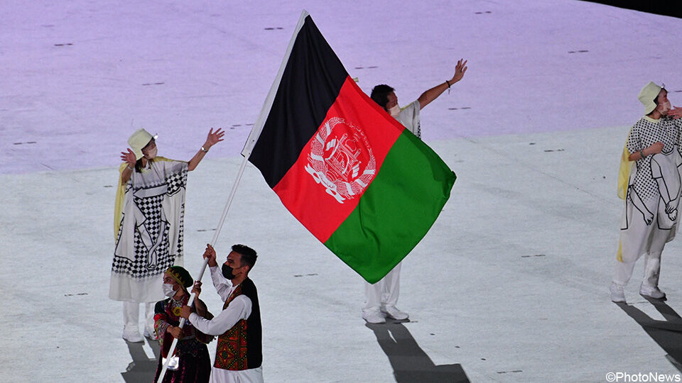 De Afghaanse vlag tijdens de openingsceremonie op de Olympische Spelen. 