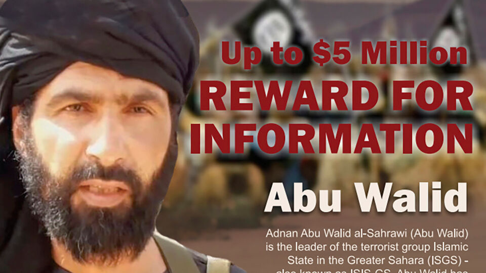 Een oude poster waarop een beloning beloofd wordt voor informatie over de IS-leider die nu volgens Frankrijk gedood is.