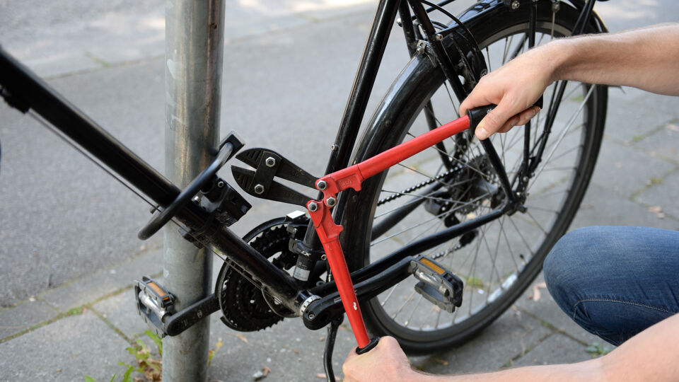 Harde ring schipper Labe Antwerpse politie gaat op zoek naar eigenaars van 100 gestolen fietsen |  VRT NWS: nieuws