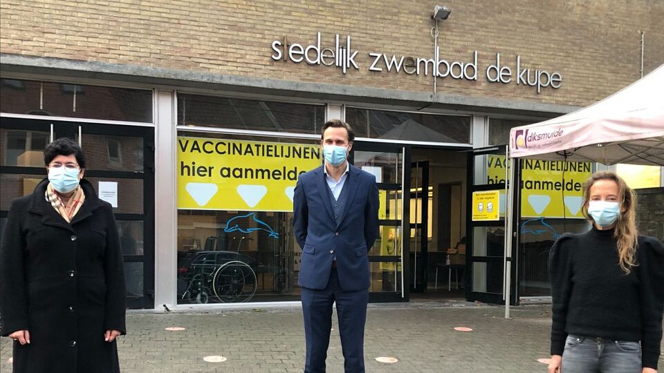 Burgemeester Lies Laridon, directeur Frederik Chanterie en schepen van Volksgezondheid Katleen Winne