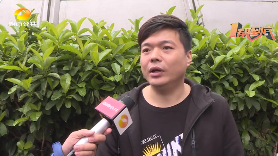 Mr Kang tijdens het interview met Hunan TV.