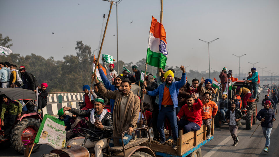 Begin dit jaar trokken kolonnes van boeren met hun tractoren de hoofdstad New Delhi binnen.