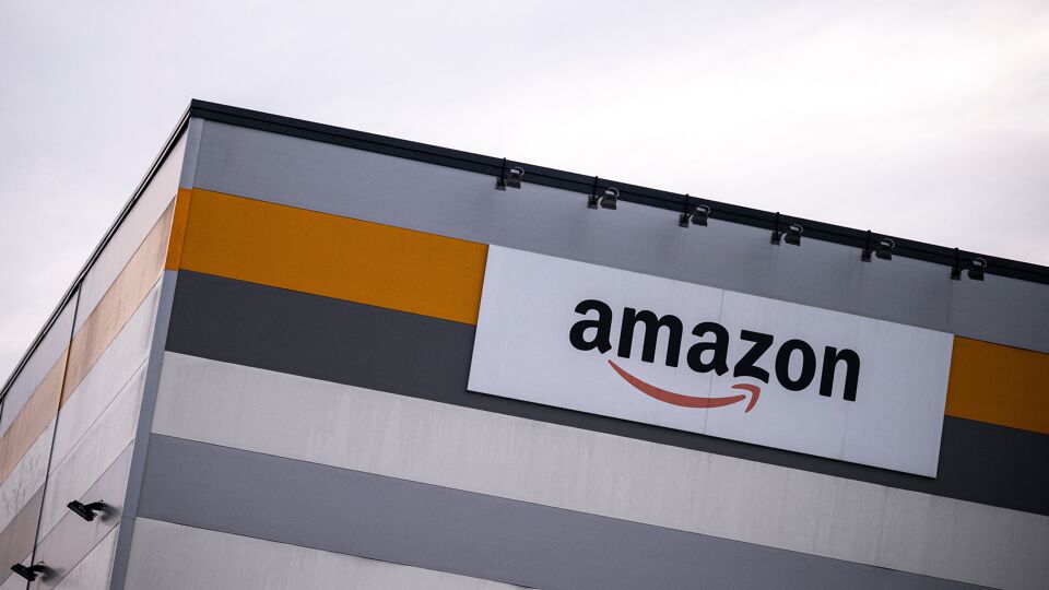 Het logo van Amazon op een vestiging in de Noord-Italiaanse stad Turijn.
