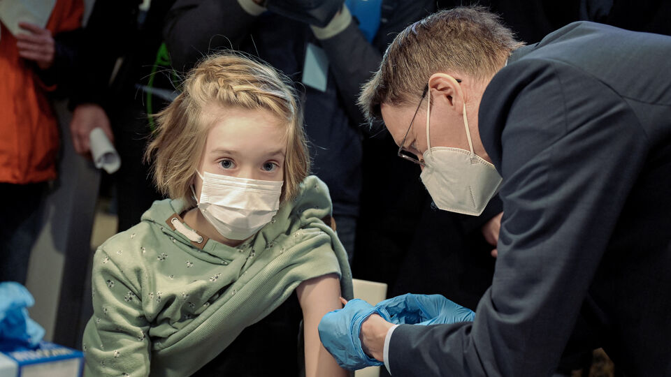 In verschillende Europese landen, zoals Duitsland, worden kinderen al gevaccineerd. 