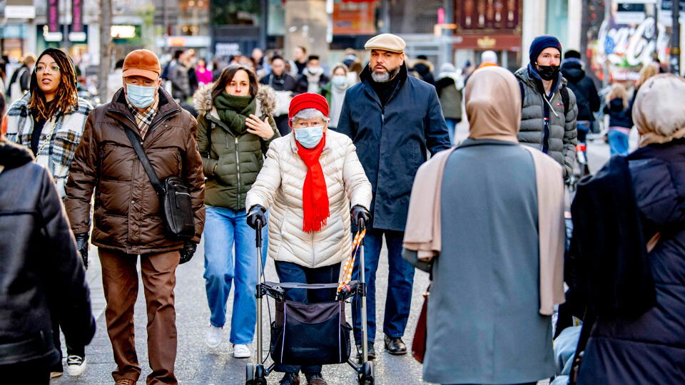 Shoppers in Antwerpen (21 december 2021)