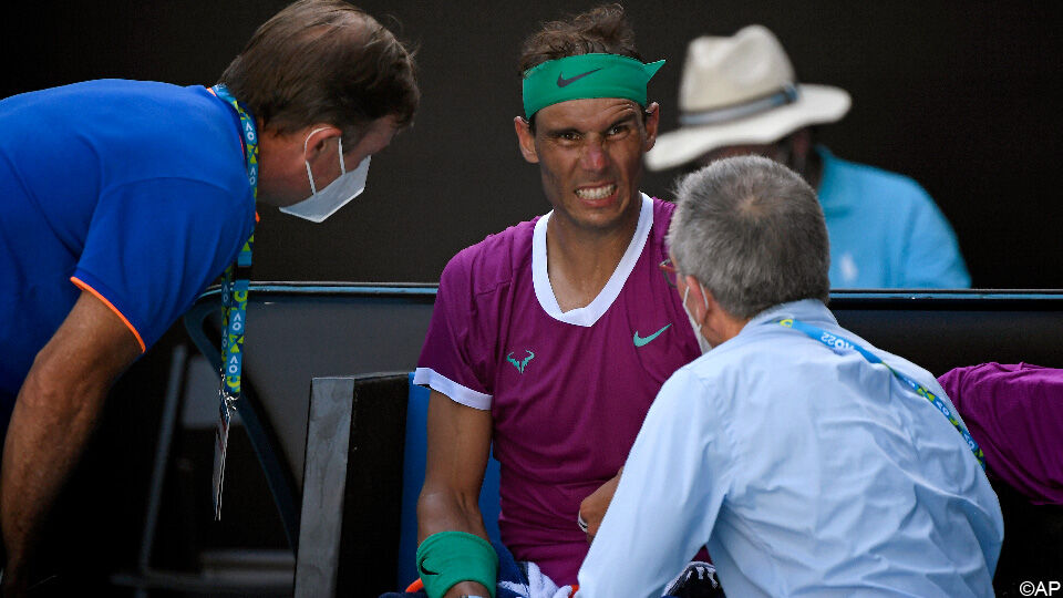 Rafael Nadal had verzorging nodig na de 4e set.