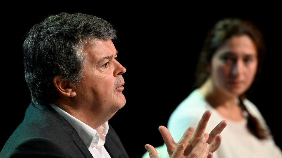 Vlaams minister Somers (links) hoopt met het voorstel enkele complexe Vlaamse dossiers los te trekken.