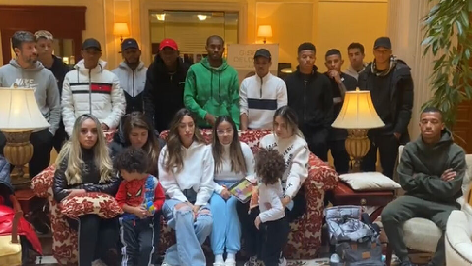 De Brazilianen zitten samen met hun familie vast in een hotel in Kiev.