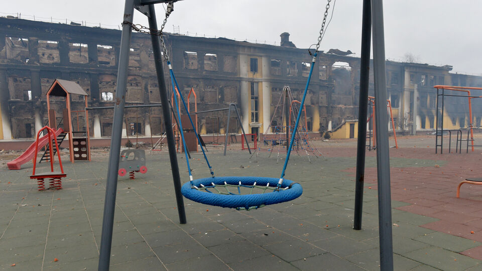 Verwoest schoolgebouw in Charkov.