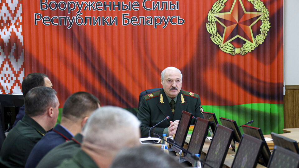 Voormalig Sovjetfunctionaris Loekasjenko leidt Wit-Rusland al decennia met harde hand.