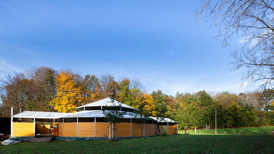 De spiegeltent op de Campus Drie Eiken staat er maar tijdelijk
