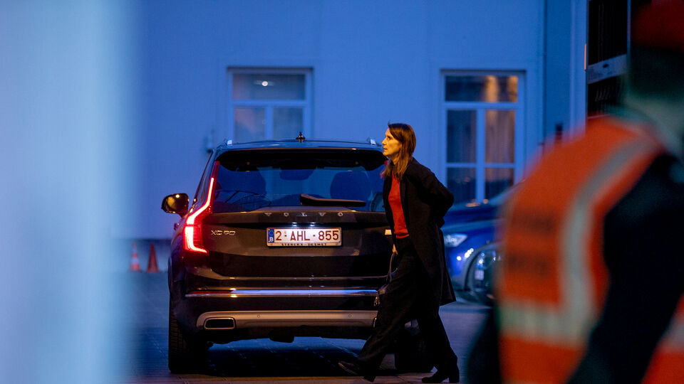 Staatssecretaris voor Begroting Eva De Bleeker (Open VLD) komt aan op het overleg