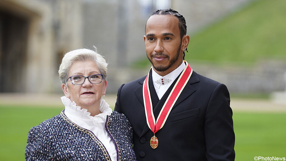Lewis Hamilton met zijn moeder Carmen Larbalestier.