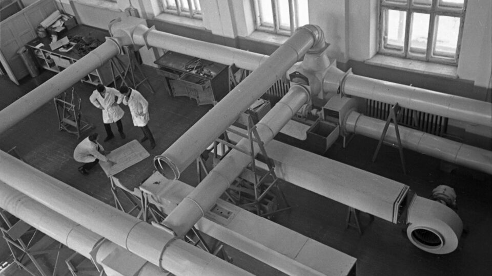 Een blik binnenin een Sovjetlaboratorium in Oekraïne in 1967.