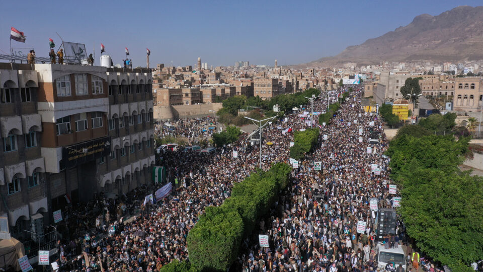 Zaterdag kwamen duizenden mensen in Sanaa op straat om de Houthi-rebellen te steunen.