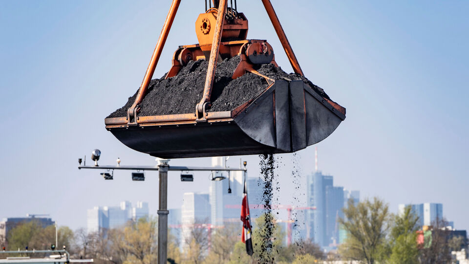 Een levering van steenkool in de Duitse stad Hannover