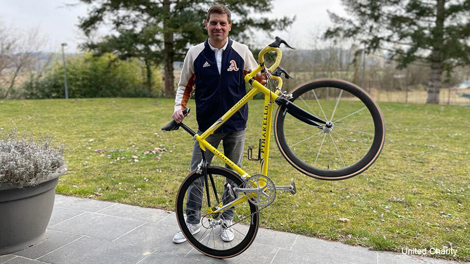 Jan Ullrich met zijn knalgele fiets uit 1998.