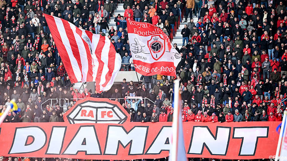 De Antwerpse supporters maken zich op voor de clash met de Brugse rivaal.