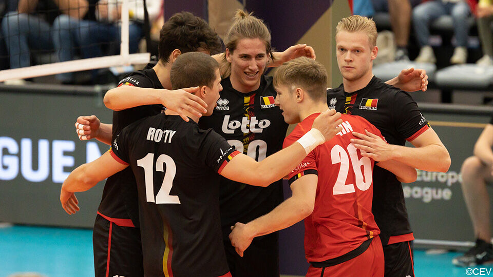 De Red Dragons wonnen in 3 sets van Letland.