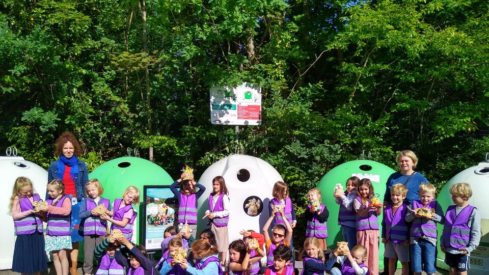 Leerlingen uit HeiligHart OudHeverlee maken glasbolbewakers om