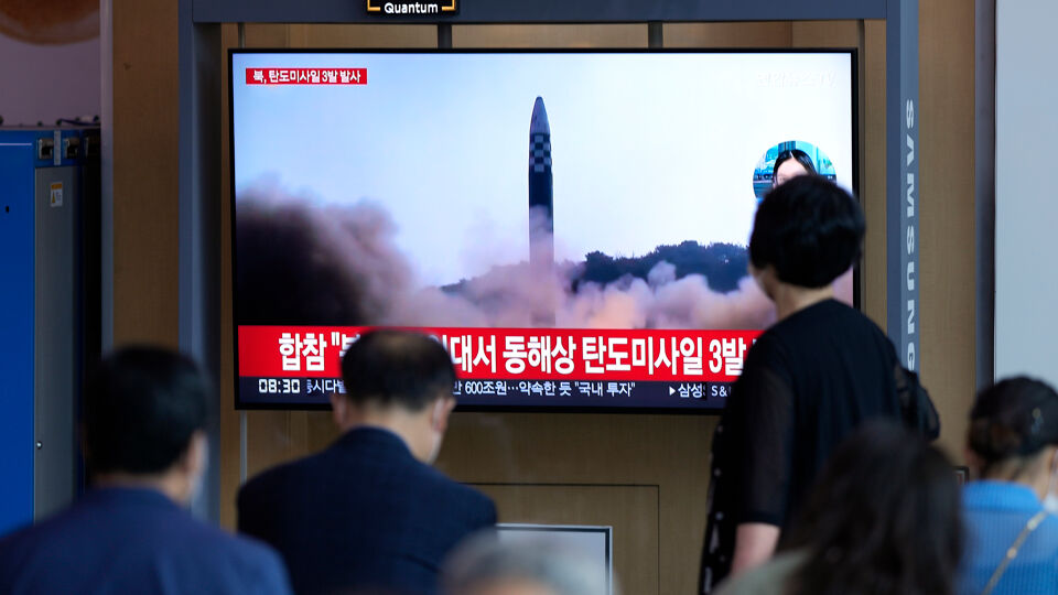 "Noord-Korea Vuurt Acht Ballistische Raketten Af" | VRT NWS: Nieuws