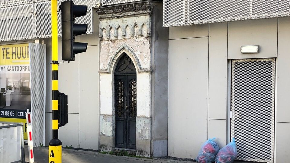 De OLV van Groeningekapel is nog een schim van wat het vroeger voorstelde maar wordt toch voorlopig beschermd. 